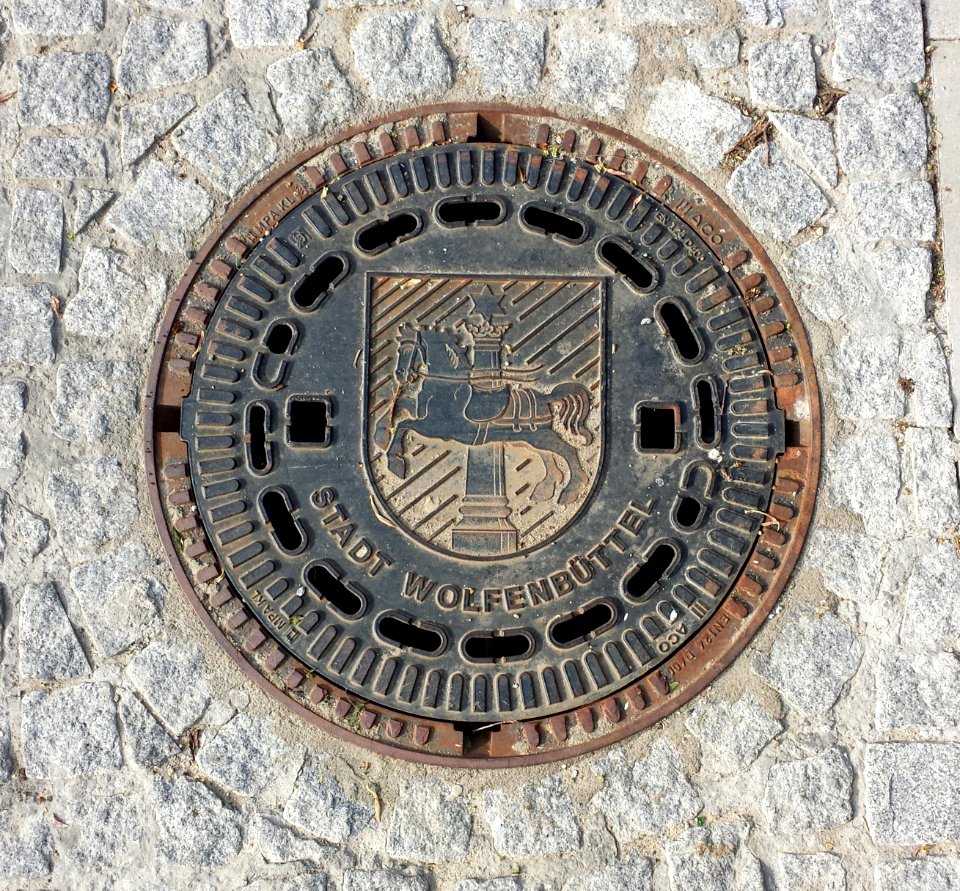 Schachtdeckel-1-Wolfenbüttel 2015-05-15