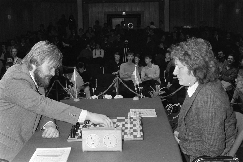Schaaktweekamp Timman (r) en Joesoepov (l) in Hilversum (laatste ronde), Bestanddeelnr 933-8469