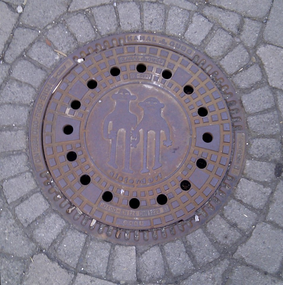 Schachtdeckel Alsterdorf 20110326