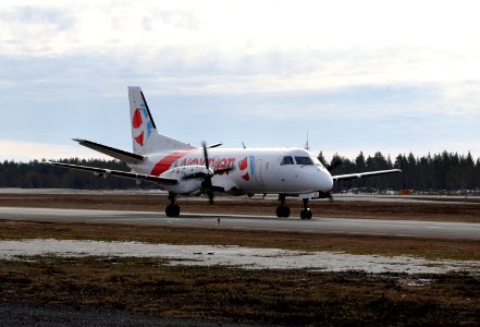 SE-KXI Oulu Airport 20160403 01