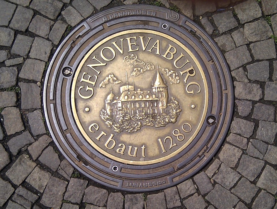 Schachtdeckel Mayen Genovevaburg erbaut-1280