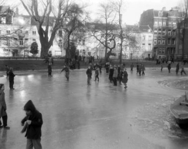 Schaatsrijden op Nieuwe Keizersgracht, Bestanddeelnr 906-2677 photo