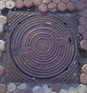 Schachtdeckel TelAviv 20120318