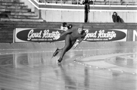 Schaatswedstrijden om IJsselcup in Deventer Hans van Helden in aktie, Bestanddeelnr 928-8978