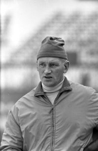 Schaatswedstrijden om IJsselcup te Deventer coach damesploeg Kees Broekman (kop), Bestanddeelnr 921-8815