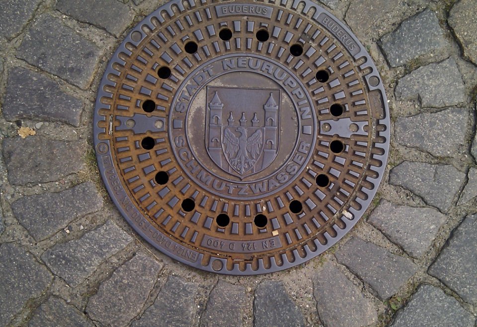 Schachtdeckel Neuruppin 20110917
