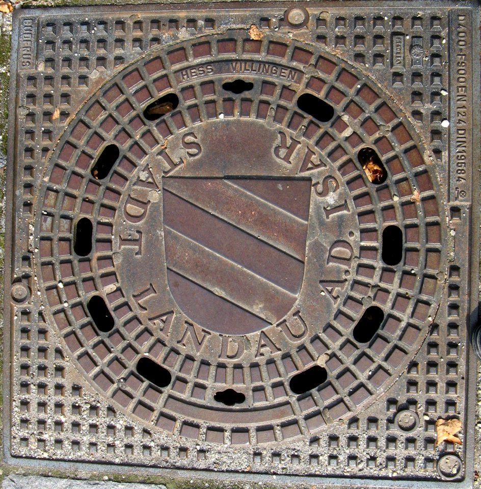 Schachtdeckel Landau-Isar 20090922