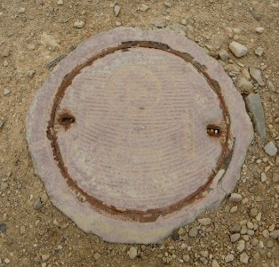Schachtdeckel Massada-3 20120328