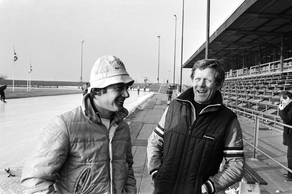 Schaatsen WK-Sprint in Alkmaar. Training. Lieuwe de Boer (l.) en trainer Nijholt, Bestanddeelnr 931-9537