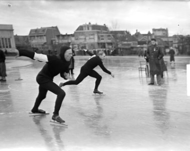 Schaatswedstrijd Diemen tegen Hoorn, aan de start, Bestanddeelnr 903-7989