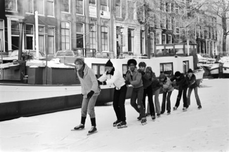 Schaatsen op Amsterdamse grachten Keizersgracht, Bestanddeelnr 930-0659