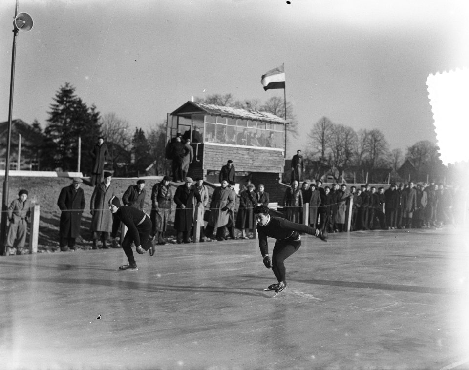 Schaatswedstrijden Veenoord Jan Wervers en Adri Doets, Bestanddeelnr 906-2639