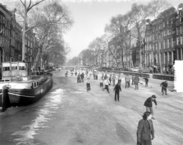 Schaatsenrijden op Keizersgracht Amsterdam, Bestanddeelnr 906-2761