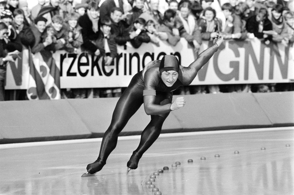 Schaatsen WK-sprint in Heerenveen Christa Rothenburger (DDR) in actie, Bestanddeelnr 933-2455