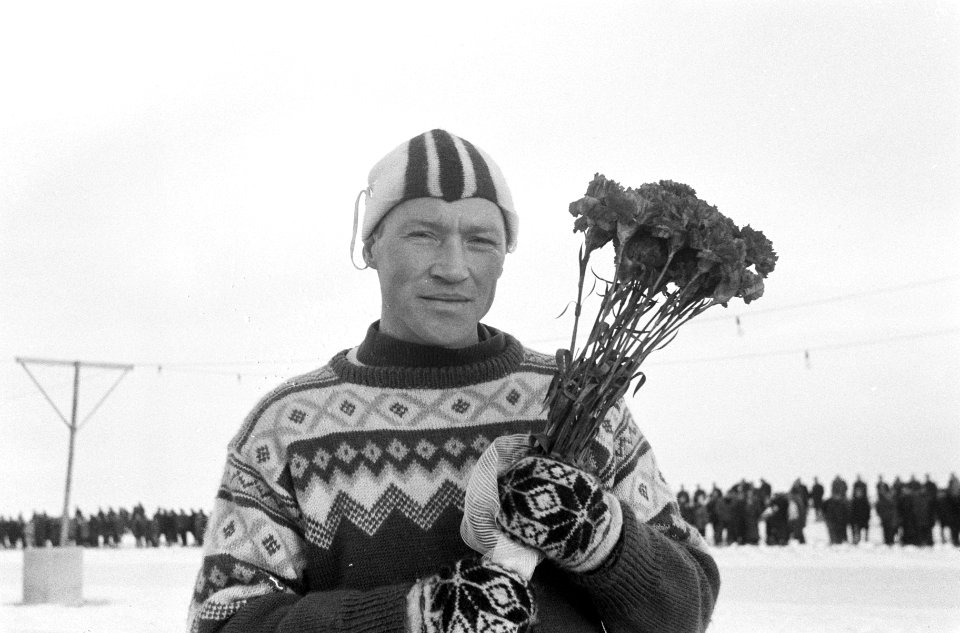 Schaatsen Ter Aar, de Elfstedentochtwinnaar Reinier Paping in aktie, Bestanddeelnr 914-7363