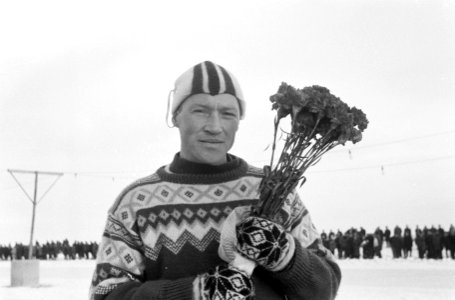 Schaatsen Ter Aar, de Elfstedentochtwinnaar Reinier Paping in aktie, Bestanddeelnr 914-7363