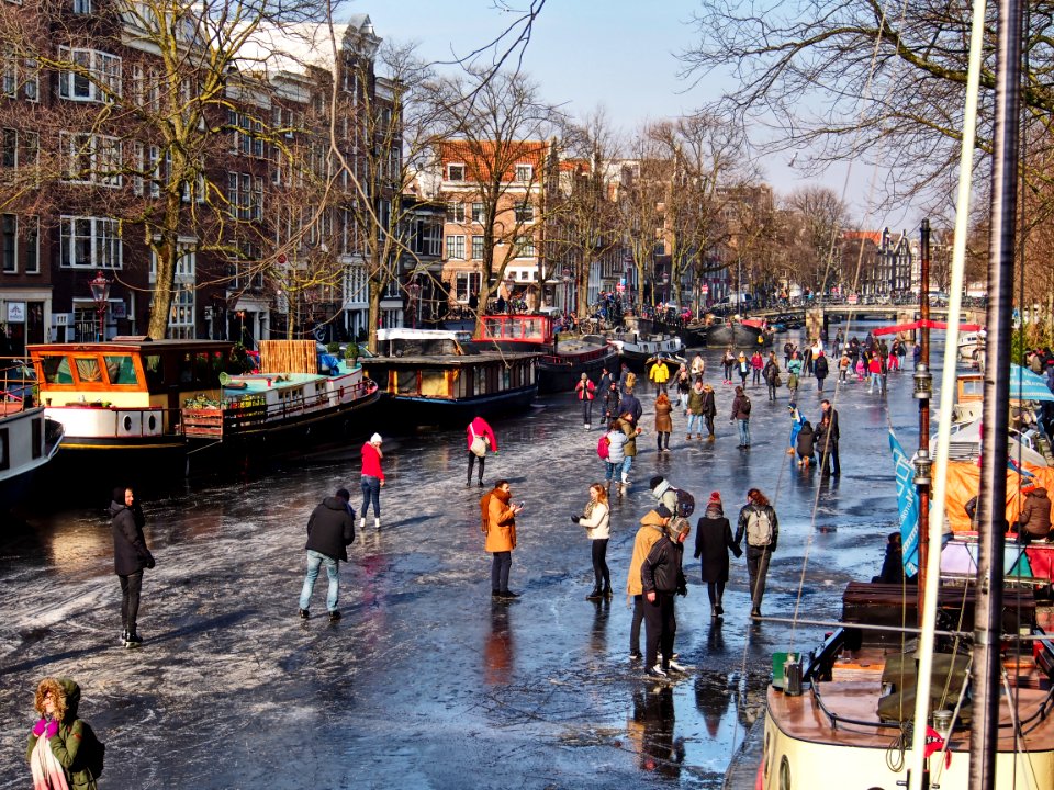 Schaatsen op de Prinsengracht in Amsterdam foto11