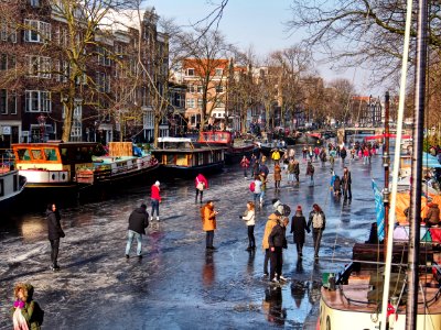 Schaatsen op de Prinsengracht in Amsterdam foto11