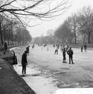Schaatsen op de Stadhouderskade te Amsterdam, Bestanddeelnr 915-9637