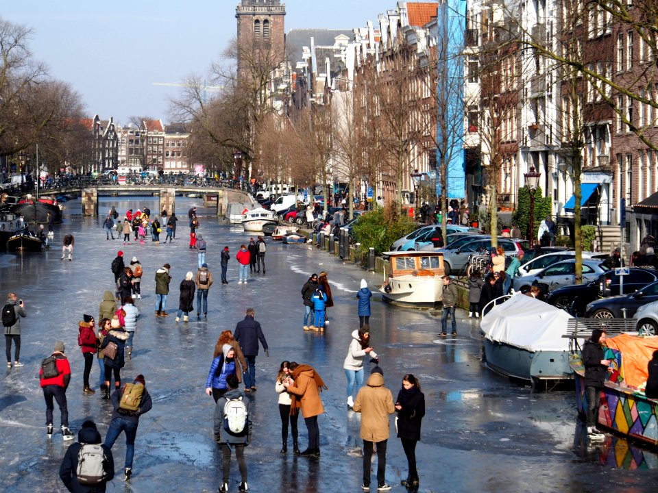 Schaatsen op de Prinsengracht in Amsterdam foto14