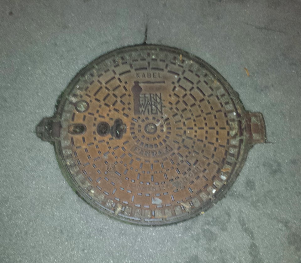 Schachtdeckel Fernwärme Wien 2