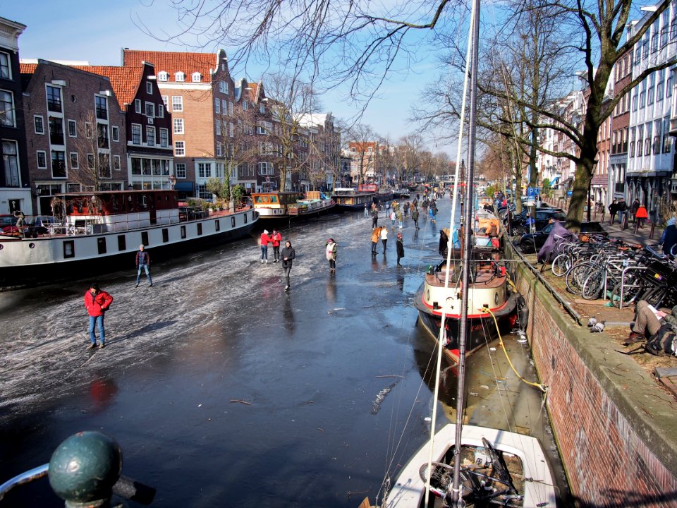 Schaatsen op de Prinsengracht in Amsterdam foto16