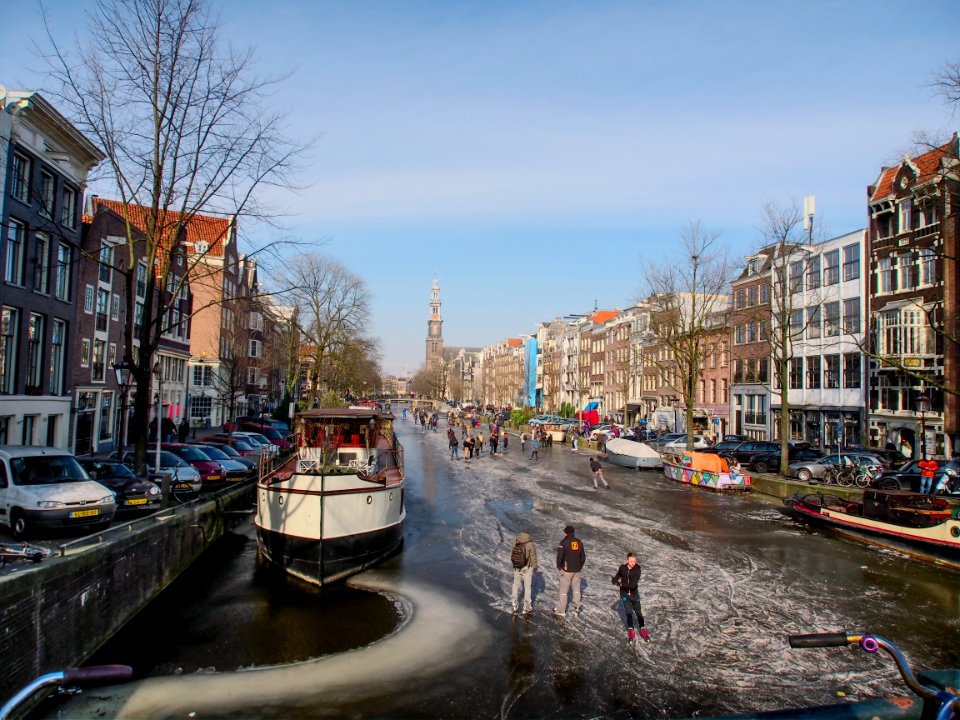 Schaatsen op de Prinsengracht in Amsterdam foto32