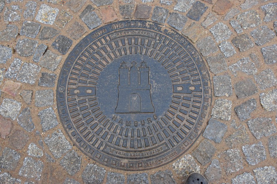 Schachtdeckel Hamburg Wappen