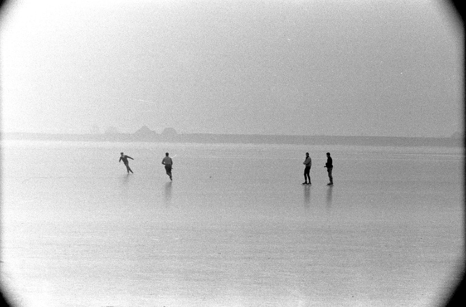 Schaatspret op de Gouwzee bij Monnickendam, Bestanddeelnr 912-0263