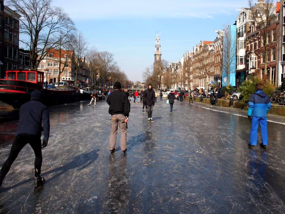Schaatsen op de Prinsengracht in Amsterdam foto28