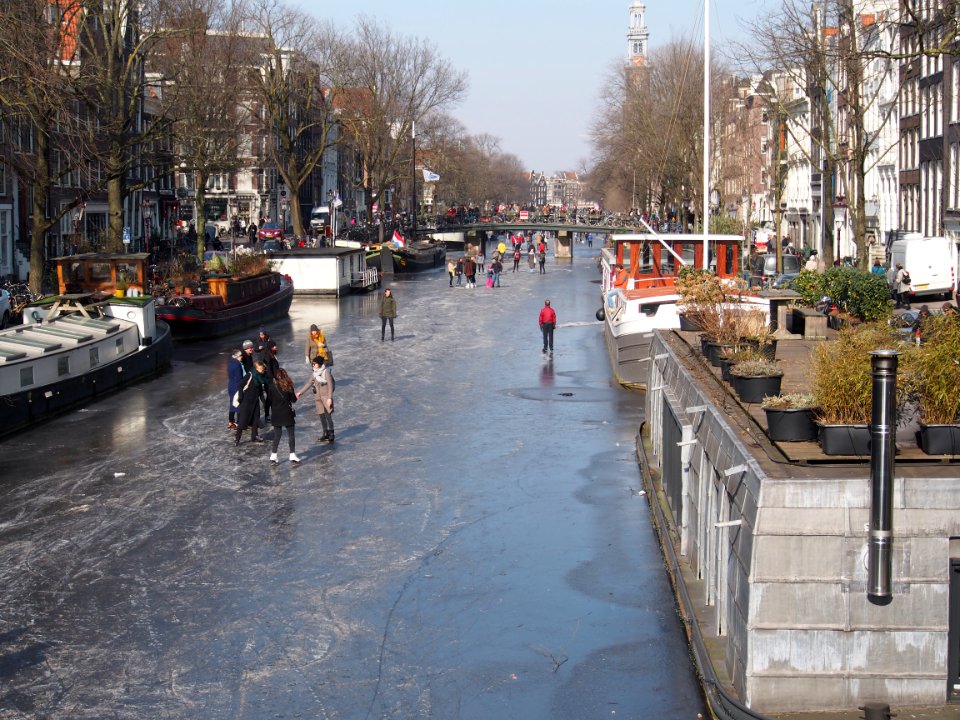 Schaatsen op de Prinsengracht in Amsterdam foto22