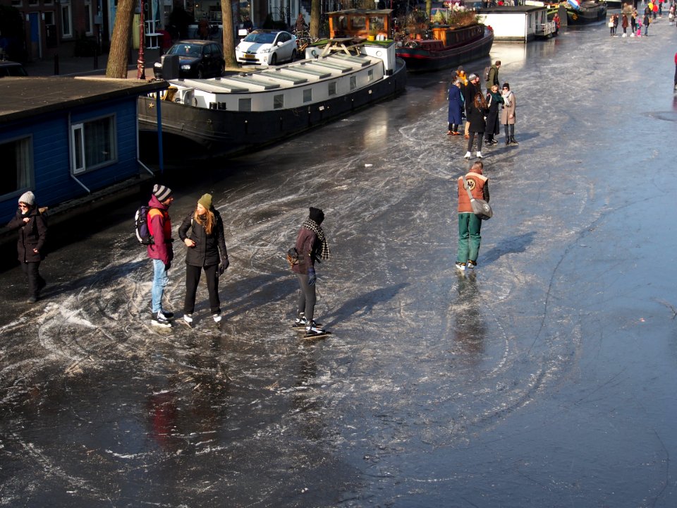 Schaatsen op de Prinsengracht in Amsterdam foto23