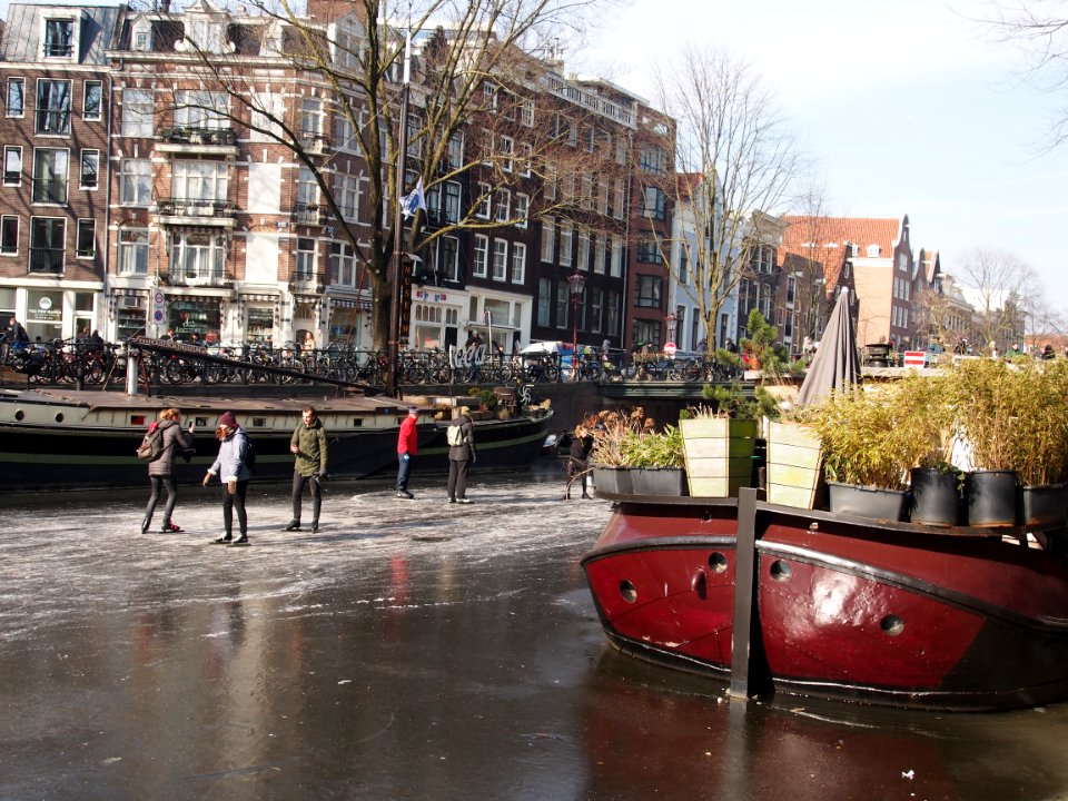 Schaatsen op de Prinsengracht in Amsterdam foto18