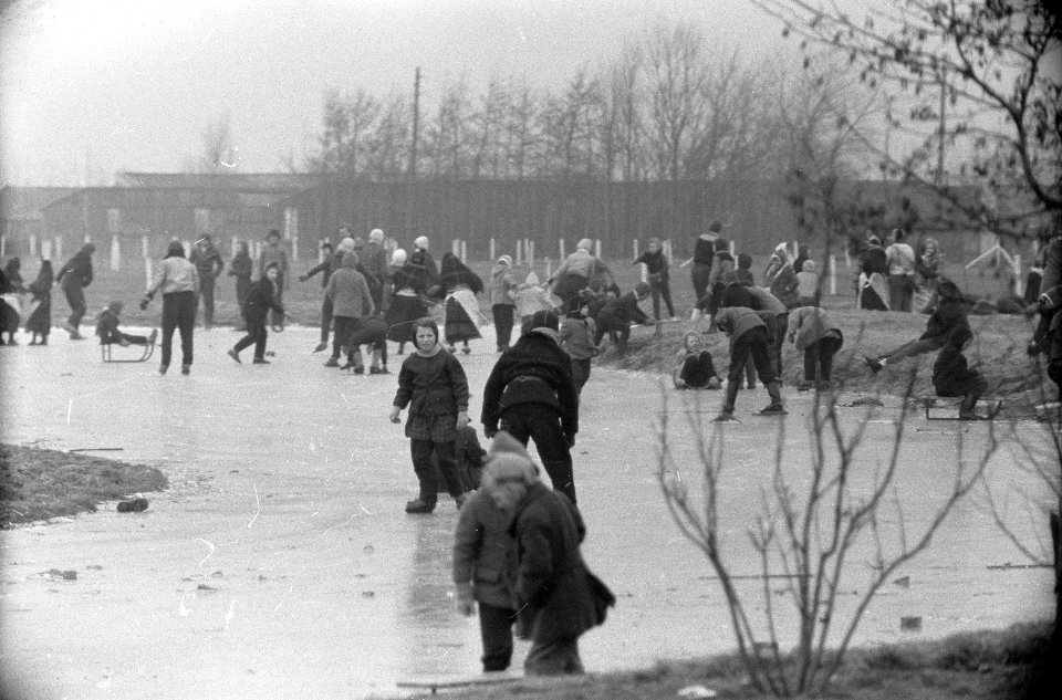 Schaatspret op de Gouwzee bij Monnickendam, Bestanddeelnr 912-0262