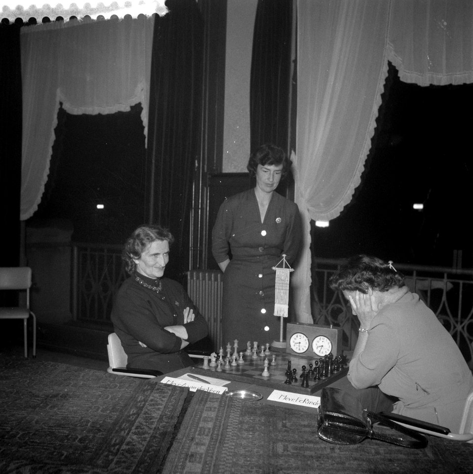 Schaaksters, Bestanddeelnr 909-0394