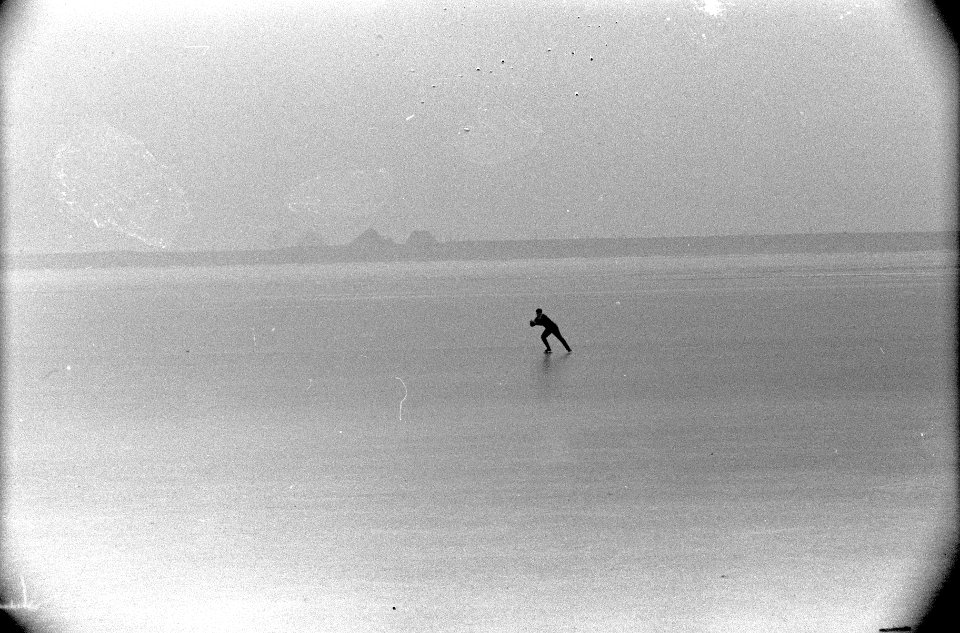 Schaatspret op de Gouwzee bij Monnickendam, Bestanddeelnr 912-0265