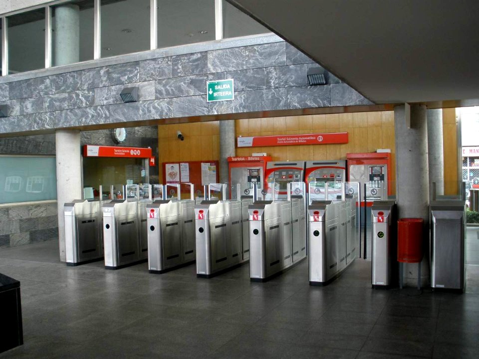 Santurce - Estación de Renfe Cercanías 01
