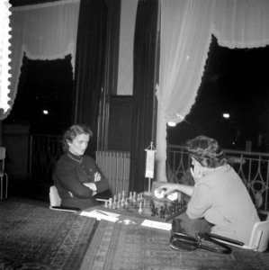 Schaaksters, Bestanddeelnr 909-0395