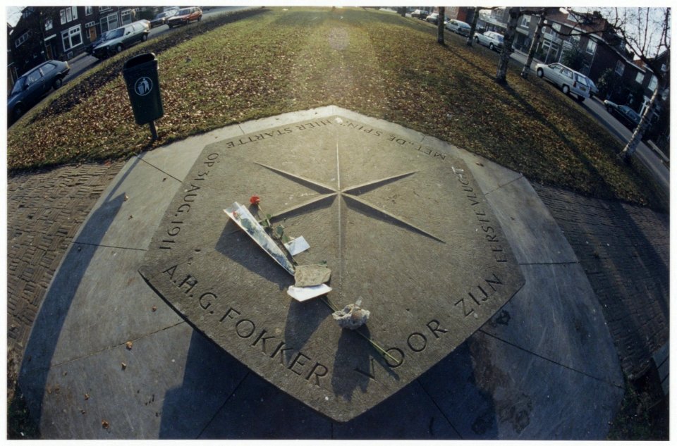 Santpoorterplein Fokkermonument, NL-HlmNHA 54036454