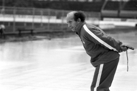 Schaatswedstrijden om de IJsselcup in Deventer Coach van de nationale herenkern, Bestanddeelnr 931-1646