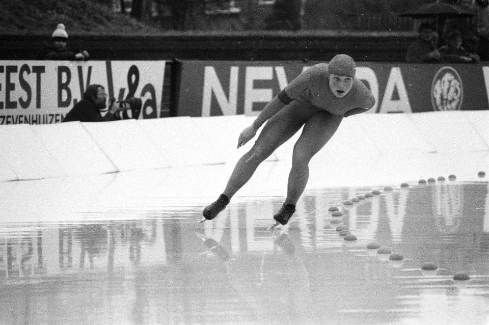 Schaatswedstrijden om de IJsselcup in Deventer Ria Visser in actie, Bestanddeelnr 931-1645