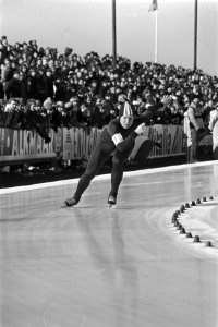 Schaatster Sylvia Burka in actie, Bestanddeelnr 929-0481