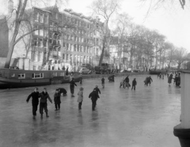 Schaatsrijden op Nieuwe Keizersgracht, Bestanddeelnr 906-2676 photo