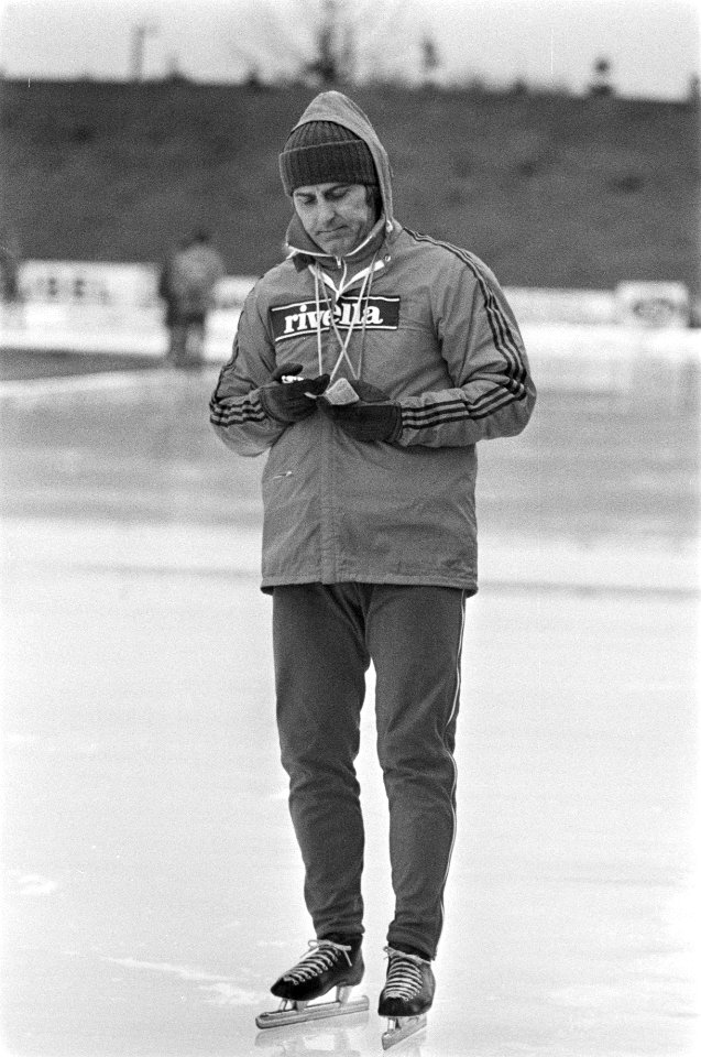 Schaatsinterland Nederland tegen USSR in Assen Nederlandse schaatscoach Gerard , Bestanddeelnr 928-3661