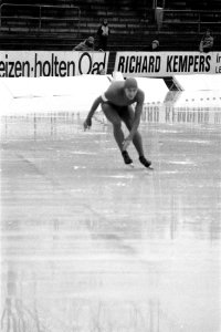 Schaatswedstrijden om de IJsselcup in Deventer Hilbert van der Duim in actie, Bestanddeelnr 931-1642