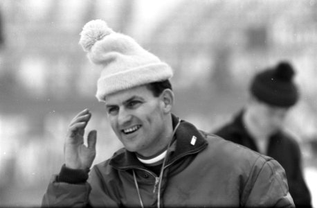 Schaatswedstrijden om IJsselcup te Deventer coach herenploeg Leen Pfrommer, Bestanddeelnr 921-8817