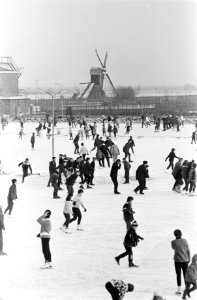 Schaatsweekend, drukte op het ijs, Bestanddeelnr 915-8520