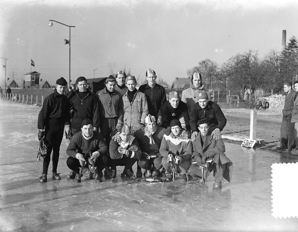 Schaatswedstrijden Veenoord groepje deelnemers uit Hamar, Bestanddeelnr 906-2640