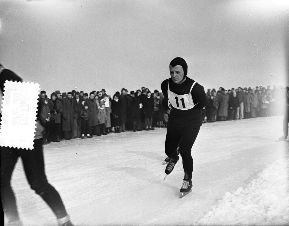 Schaatswedstrijd om grote prijs van Amsterdam Jean van de Berg ( nummer 11 ) ee, Bestanddeelnr 907-5997