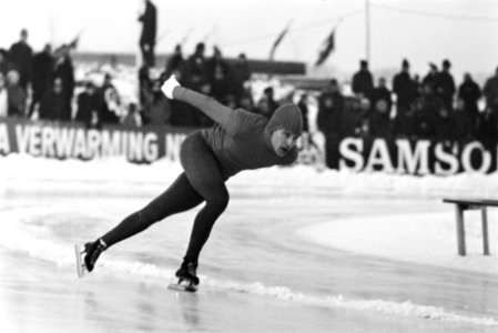 Schaatswedstrijd Nederland tegen Noorwegen in Heerenveen. Nummers 13.15 Magne Th, Bestanddeelnr 923-0976